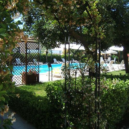 Hotel Apuana Марина-ди-Пьетрасанта Экстерьер фото