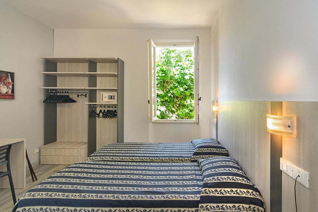 Hotel Apuana Марина-ди-Пьетрасанта Экстерьер фото