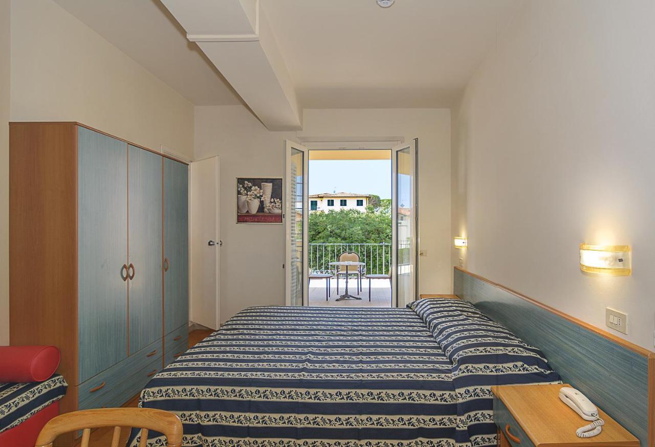 Hotel Apuana Марина-ди-Пьетрасанта Экстерьер фото
