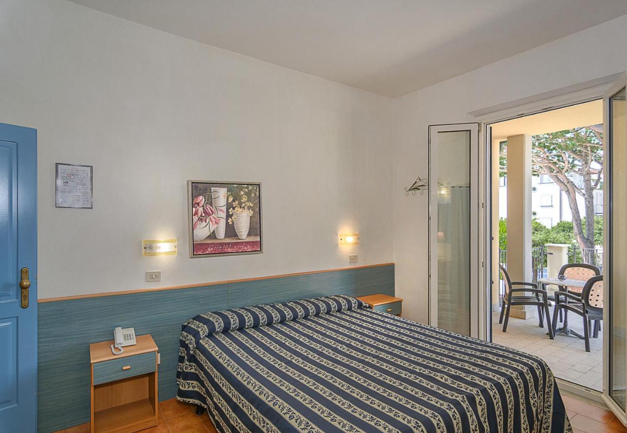 Hotel Apuana Марина-ди-Пьетрасанта Экстерьер фото