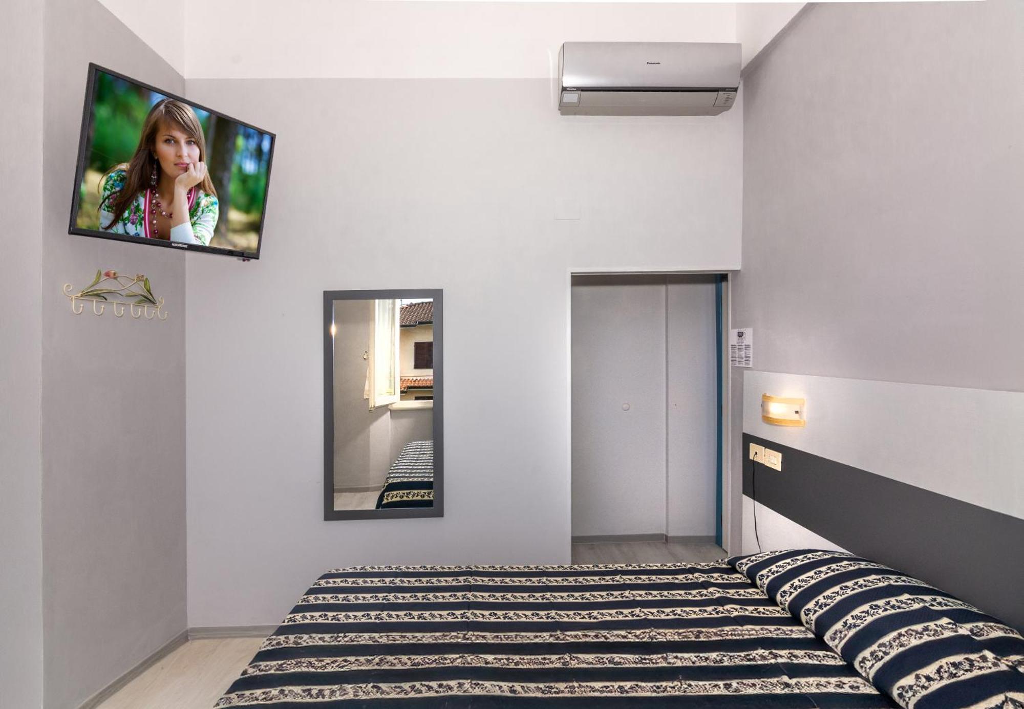 Hotel Apuana Марина-ди-Пьетрасанта Экстерьер фото