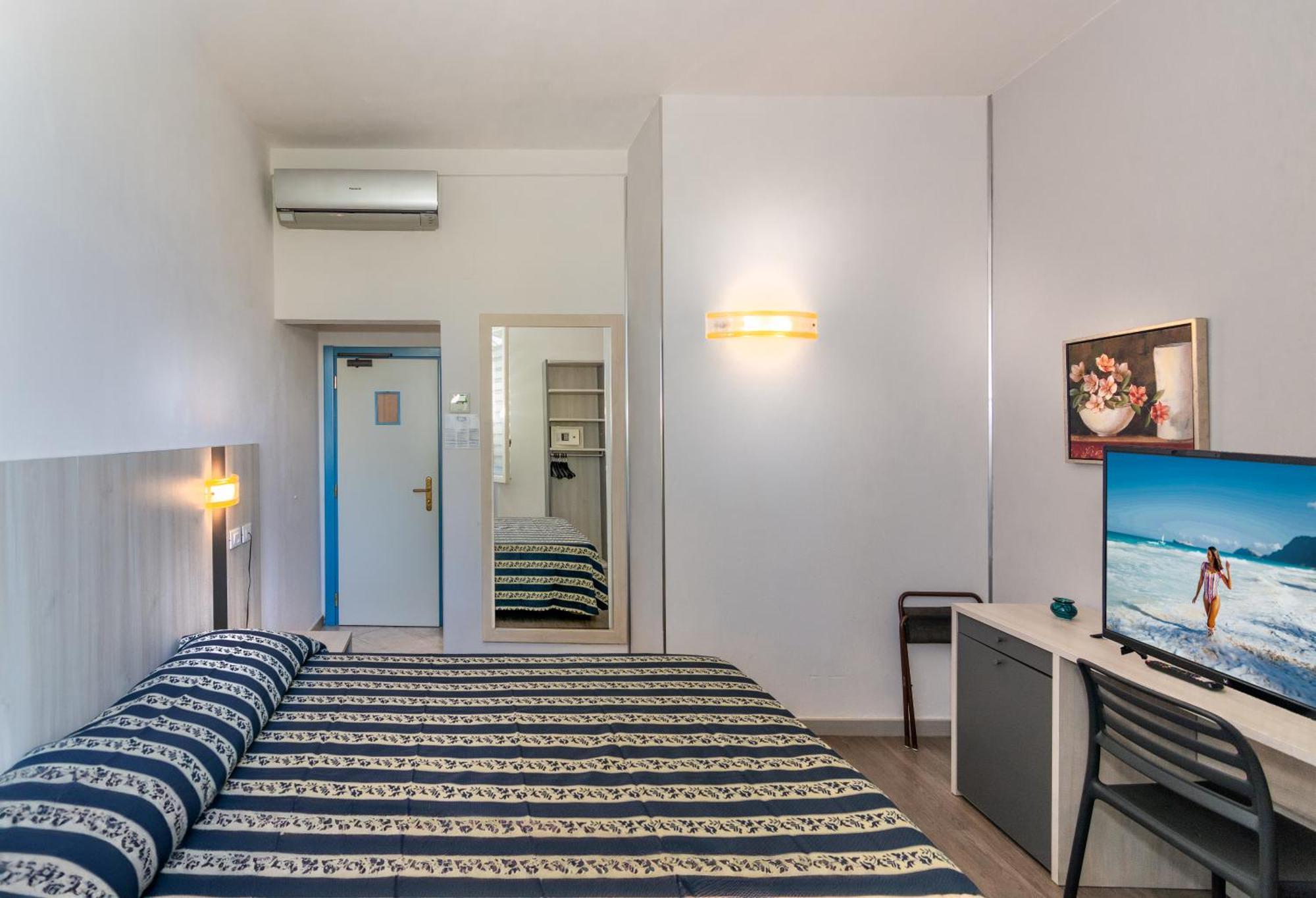 Hotel Apuana Марина-ди-Пьетрасанта Экстерьер фото