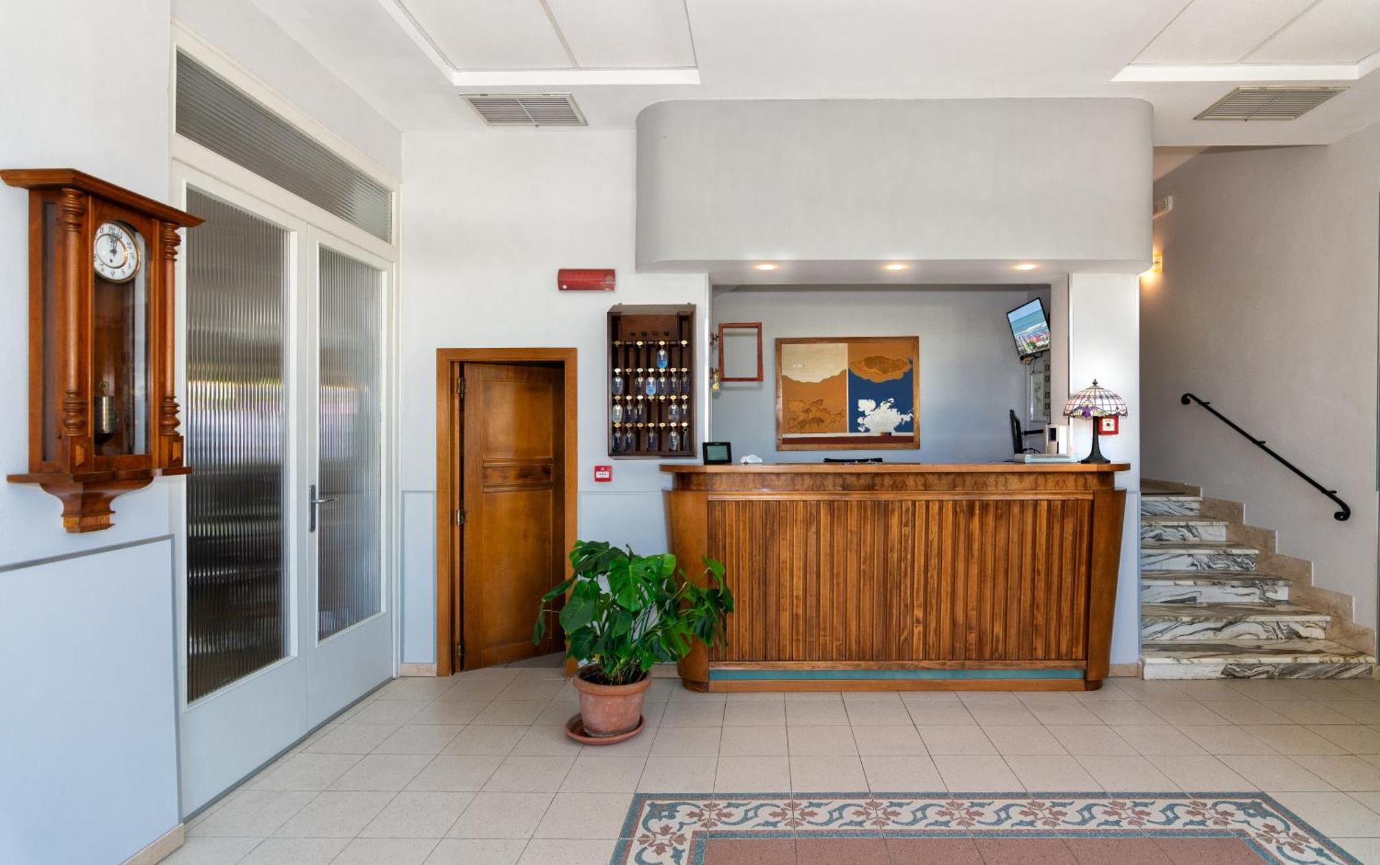 Hotel Apuana Марина-ди-Пьетрасанта Экстерьер фото