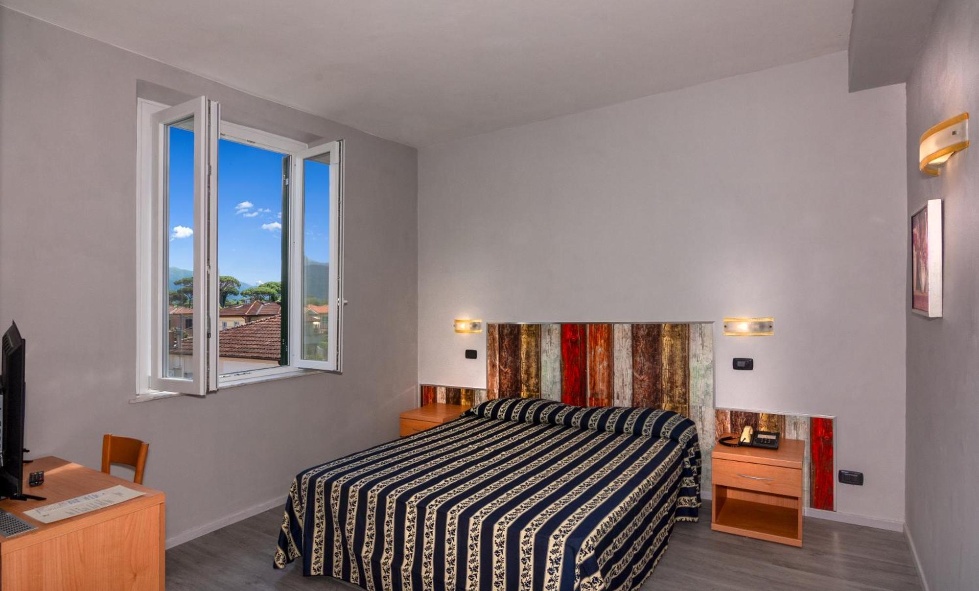 Hotel Apuana Марина-ди-Пьетрасанта Экстерьер фото
