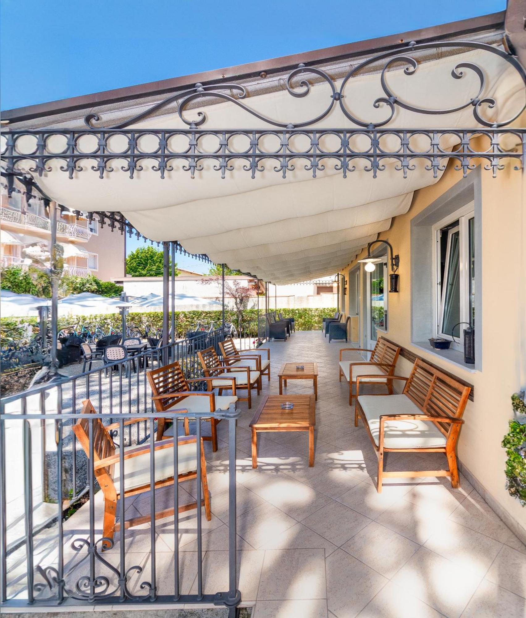 Hotel Apuana Марина-ди-Пьетрасанта Экстерьер фото