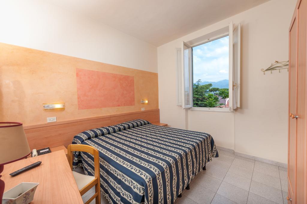 Hotel Apuana Марина-ди-Пьетрасанта Экстерьер фото