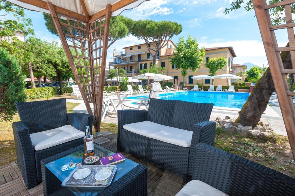Hotel Apuana Марина-ди-Пьетрасанта Экстерьер фото